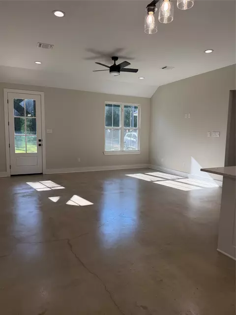 Living - 304 Lake Rd, Plain Dealing, LA 71064 photo 1 of 1