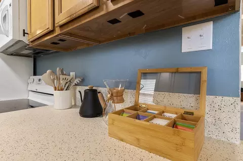 Kitchen - 308 Hickory Dr, Tool, TX 75143 photo 3 of 4