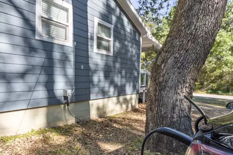 Exterior - 308 Hickory Dr, Tool, TX 75143 photo 4 of 6