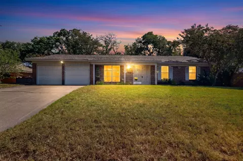 4513 Blue Lake Ct, Fort Worth, TX 76103