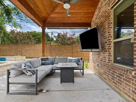 Exterior - 100 Griffith Ct, Euless, TX 76039 photo 4 of 8