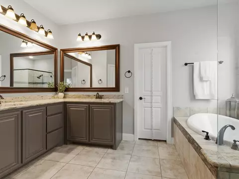 Bath - 100 Griffith Ct, Euless, TX 76039 photo 1 of 5