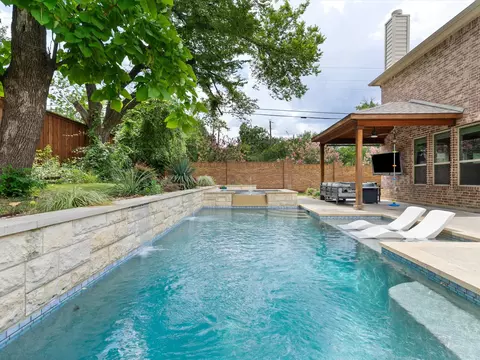 Exterior - 100 Griffith Ct, Euless, TX 76039 photo 7 of 8