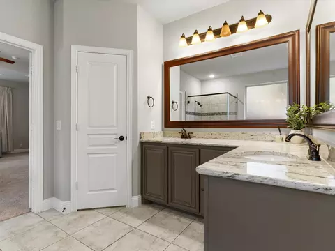 Bath - 100 Griffith Ct, Euless, TX 76039 photo 2 of 5