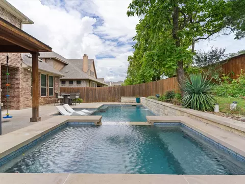 Exterior - 100 Griffith Ct, Euless, TX 76039 photo 6 of 8