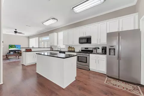 Kitchen - 8109 Eagle Dr, Rowlett, TX 75088 photo 2 of 3