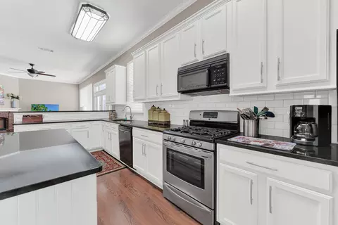 Kitchen - 8109 Eagle Dr, Rowlett, TX 75088 photo 3 of 3