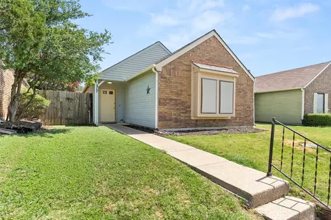 217 Teakwood Ln, Lewisville, TX 75067