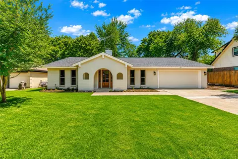 1141 Henson Dr, Hurst, TX 76053