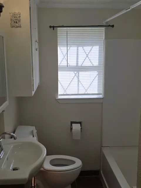 Bath - 1397 E Central, Lorena, TX 76655 photo 1 of 2