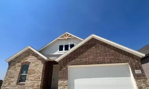 10008 Birchpoint Dr, Fort Worth, TX 76108