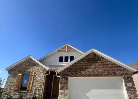 10008 Birchpoint Dr, Fort Worth, TX 76108