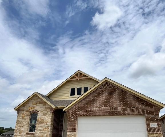 10008 Birchpoint Dr, Fort Worth, TX 76108