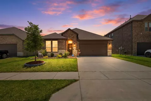 10936 Los Alamos Dr, Aubrey, TX 76227