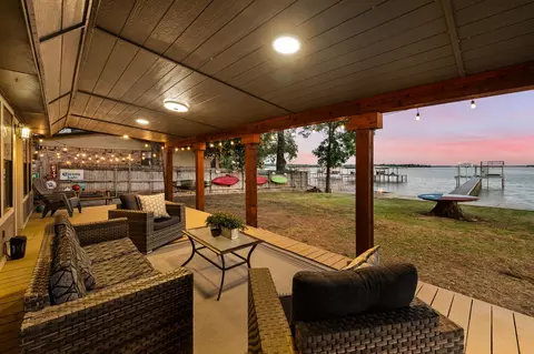 1720 Rogers Rd, Newark, TX 76071