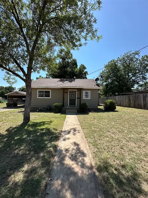 607 Fannin St, Winters, TX 79567
