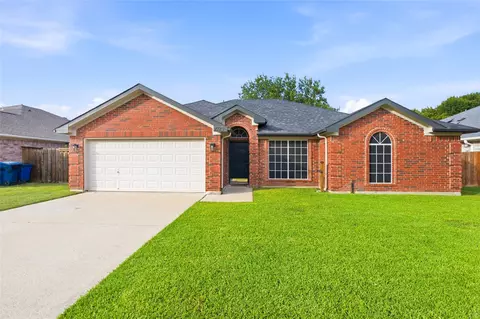 1020 Hannah St, Burleson, TX 76028