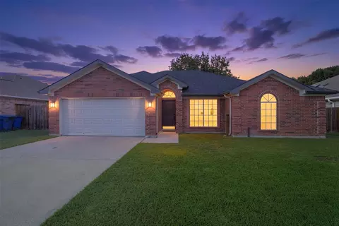 1020 Hannah St, Burleson, TX 76028