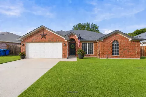 1020 Hannah St, Burleson, TX 76028