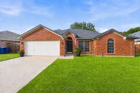 1020 Hannah St, Burleson, TX 76028