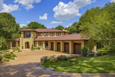 6816 Oak Hill Dr, Fort Worth, TX 76132