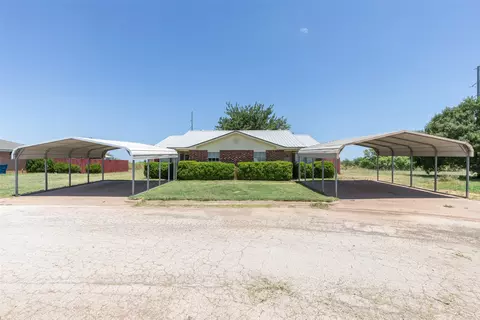 201 203 Bluebonnet Dr, Winters, TX 79567