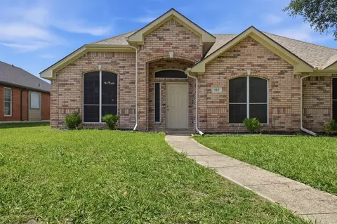 915 Sea Shell Dr, Mesquite, TX 75149