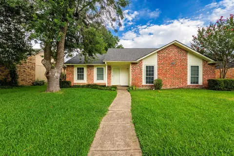 128 Kingsbridge Dr, Garland, TX 75040