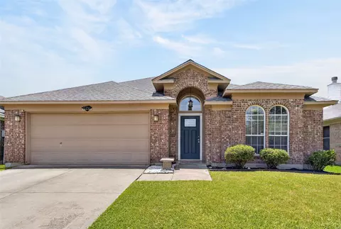 1025 Highland Station Dr, Saginaw, TX 76131