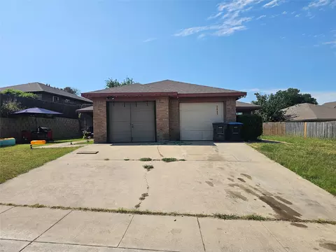 2825 Ridgecrest Dr, Fort Worth, TX 76133