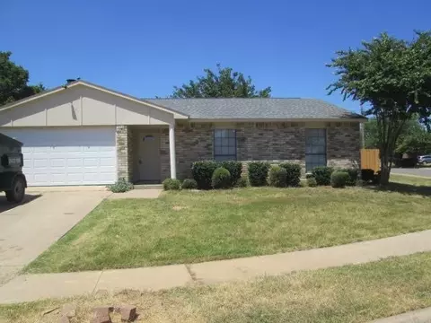 6329 Sunrise Dr, North Richland Hills, TX 76182