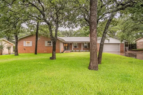 210 Mistletoe Ln, Keene, TX 76059