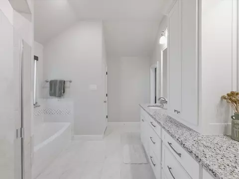 Bath - 956 Sam St, Springtown, TX 76082 photo 3 of 5