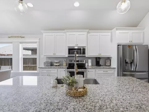 Kitchen - 956 Sam St, Springtown, TX 76082 photo 4 of 5