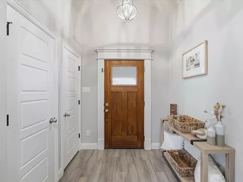 Entry Way - 956 Sam St, Springtown, TX 76082 photo 2 of 4