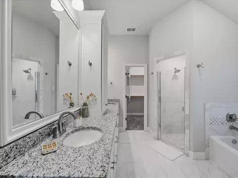 Bath - 956 Sam St, Springtown, TX 76082 photo 4 of 5
