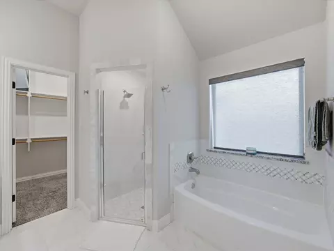 Bath - 956 Sam St, Springtown, TX 76082 photo 1 of 5