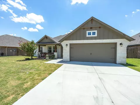 Exterior - 956 Sam St, Springtown, TX 76082 photo 10 of 10