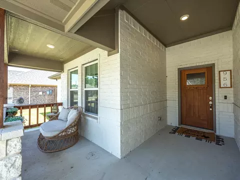Exterior - 956 Sam St, Springtown, TX 76082 photo 3 of 10