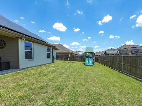 Exterior - 956 Sam St, Springtown, TX 76082 photo 5 of 10