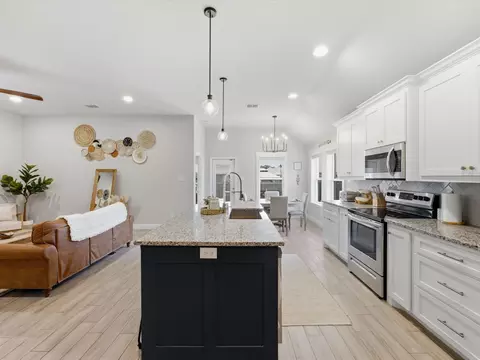 Kitchen - 956 Sam St, Springtown, TX 76082 photo 3 of 5