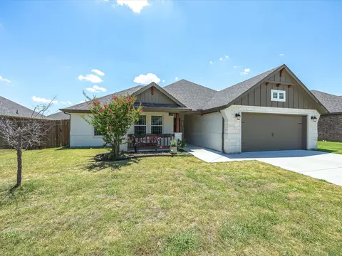 Exterior - 956 Sam St, Springtown, TX 76082 photo 2 of 10