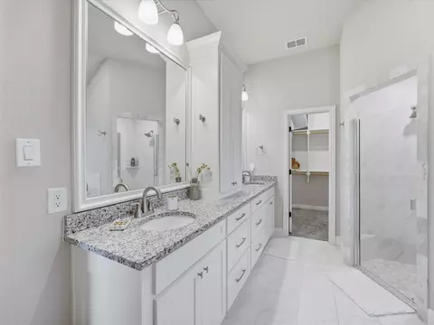 Bath - 956 Sam St, Springtown, TX 76082 photo 2 of 5