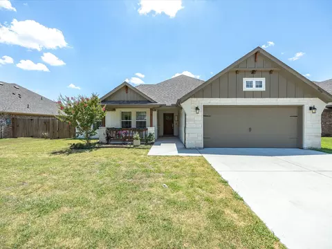 Exterior - 956 Sam St, Springtown, TX 76082 photo 9 of 10