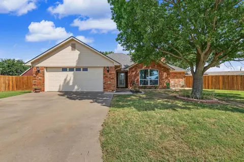 202 Daniel Ct, Collinsville, TX 76233