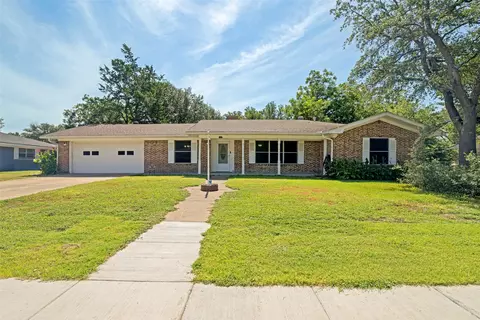 1107 Royal Dr, Kaufman, TX 75142