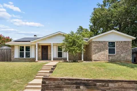 733 Mockingbird Dr, Lewisville, TX 75067