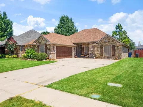 1745 Colorado Dr, Burleson, TX 76028
