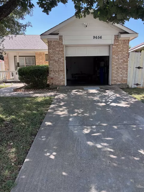 9656 Stonewood Dr, Dallas, TX 75227