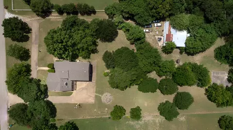 1027 Sherman Dr, Cedar Hill, TX 75104